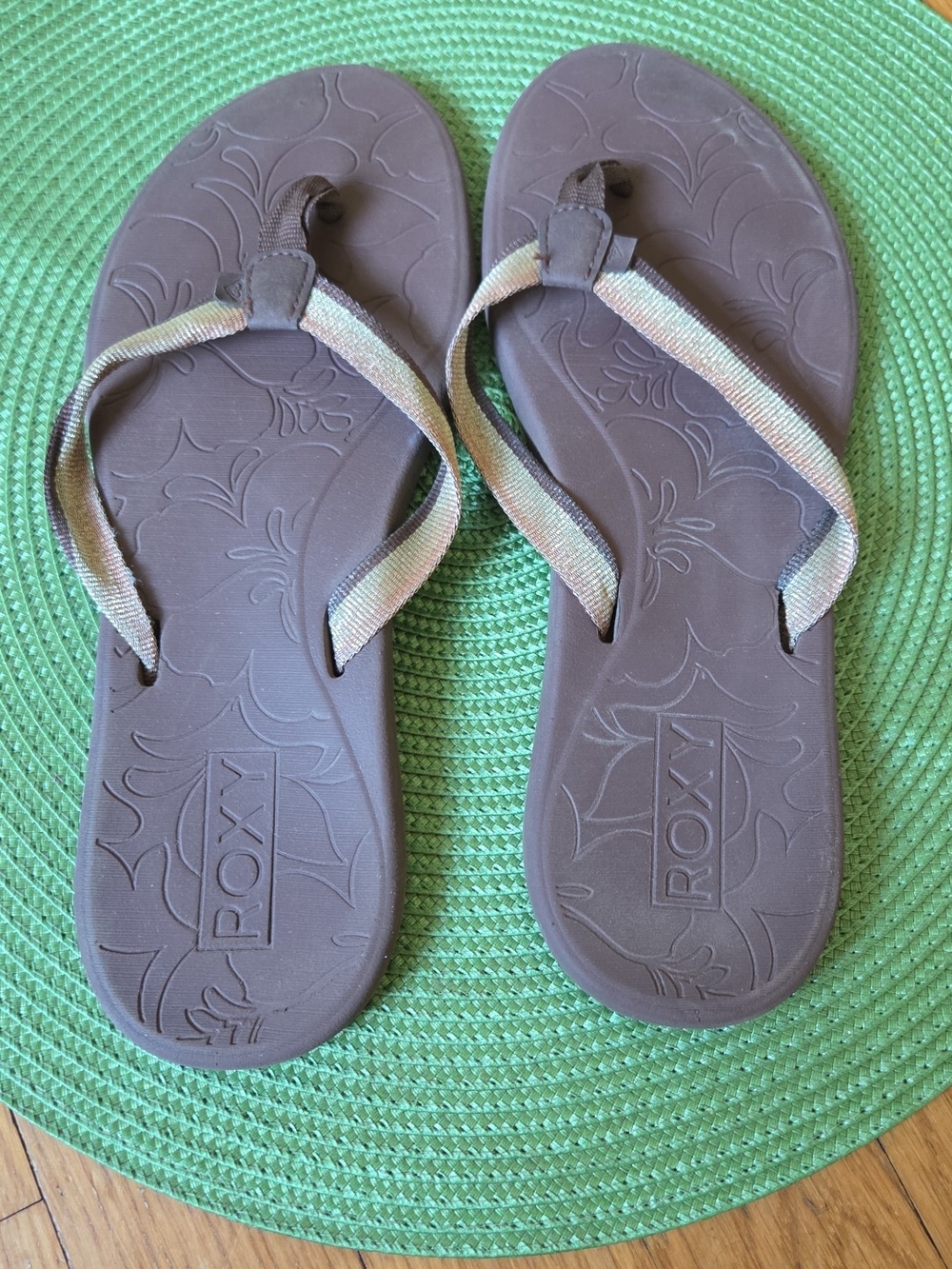 Roxy Brown Flip Flop Sandals with Multicolor Straps